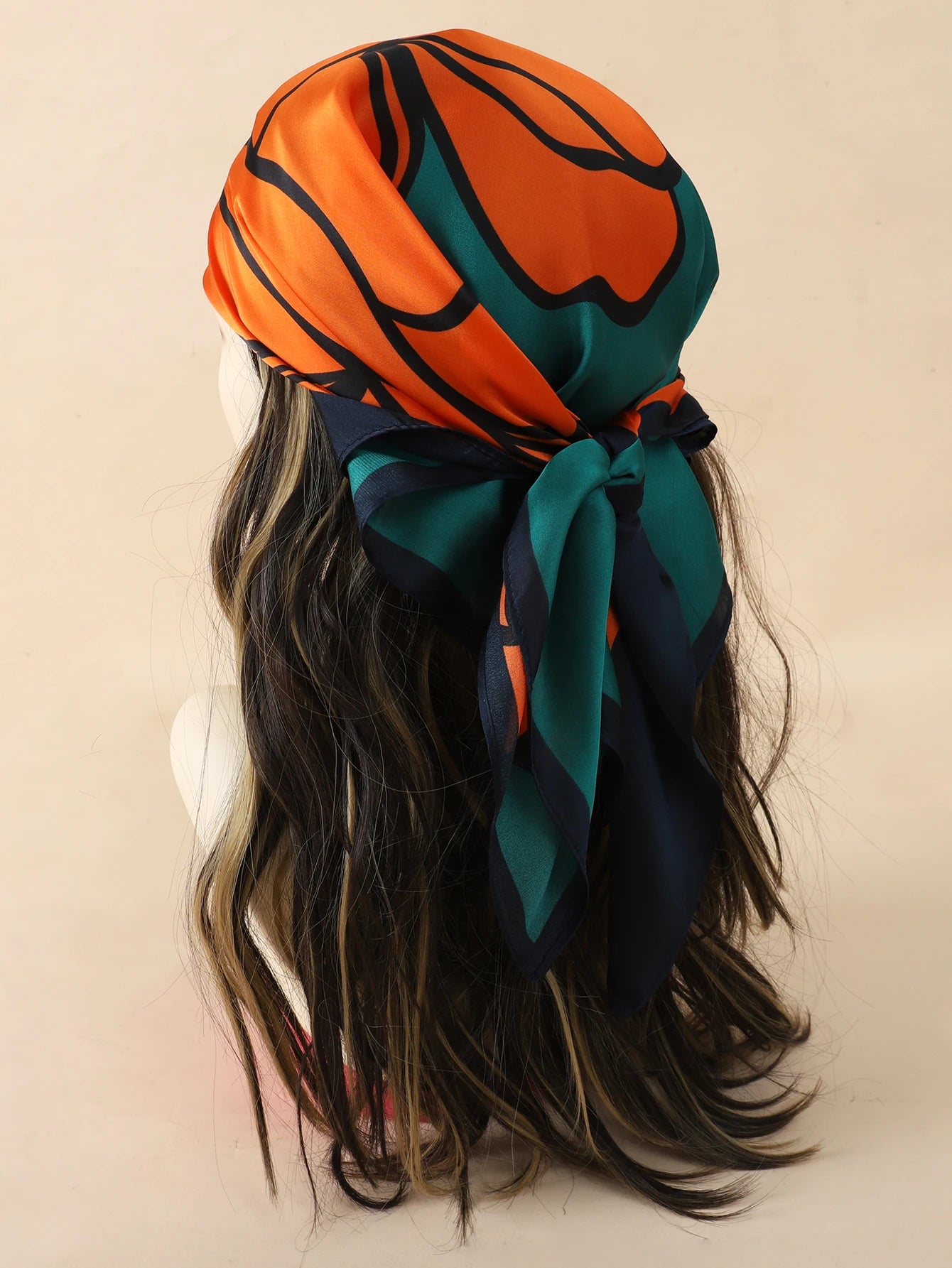 Lenço Estampado Toque de Seda Petalo