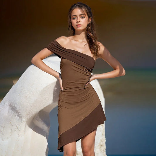 Vestido Curto Assimétrico Marrom