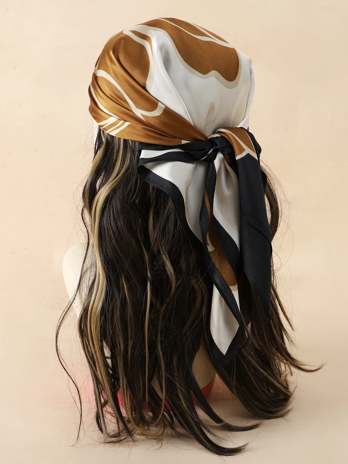 Lenço Estampado Toque de Seda Petalo