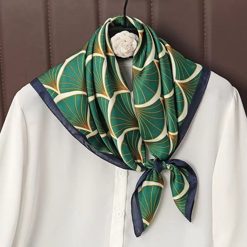 Lenço Estampado Toque de Seda Pavone