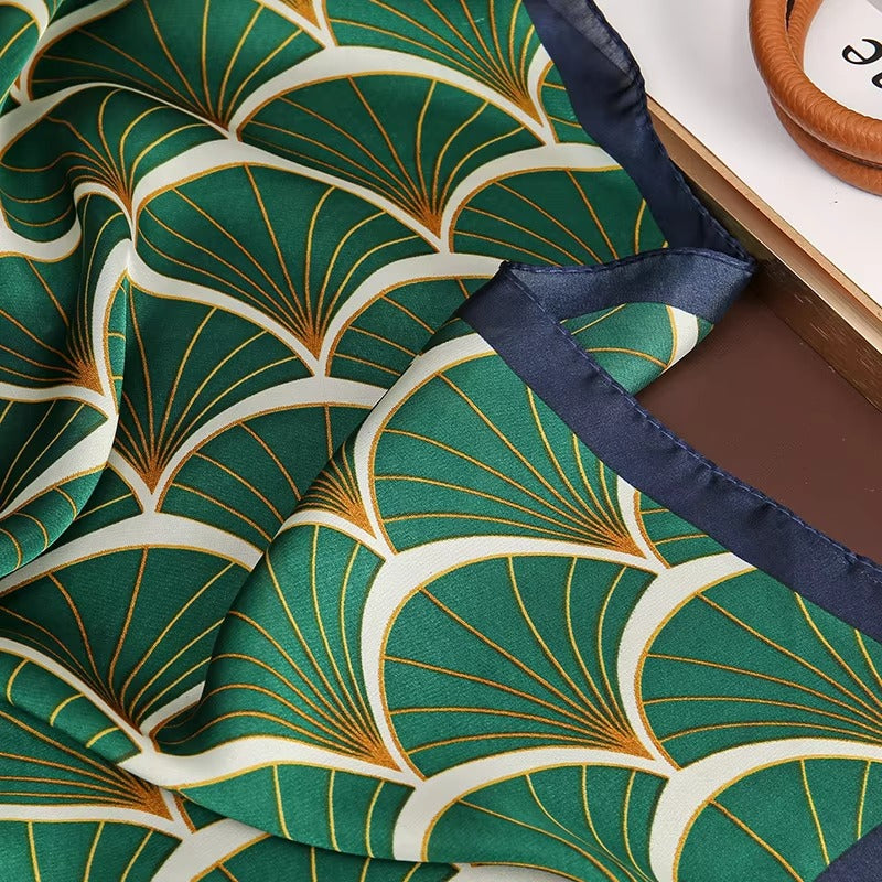 Lenço Estampado Toque de Seda Pavone