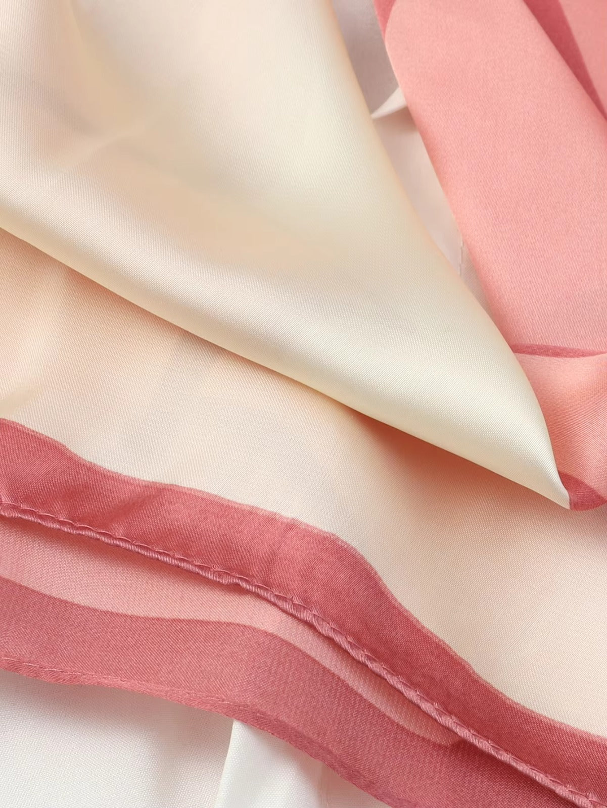 Lenço Estampado Toque de Seda Petalo