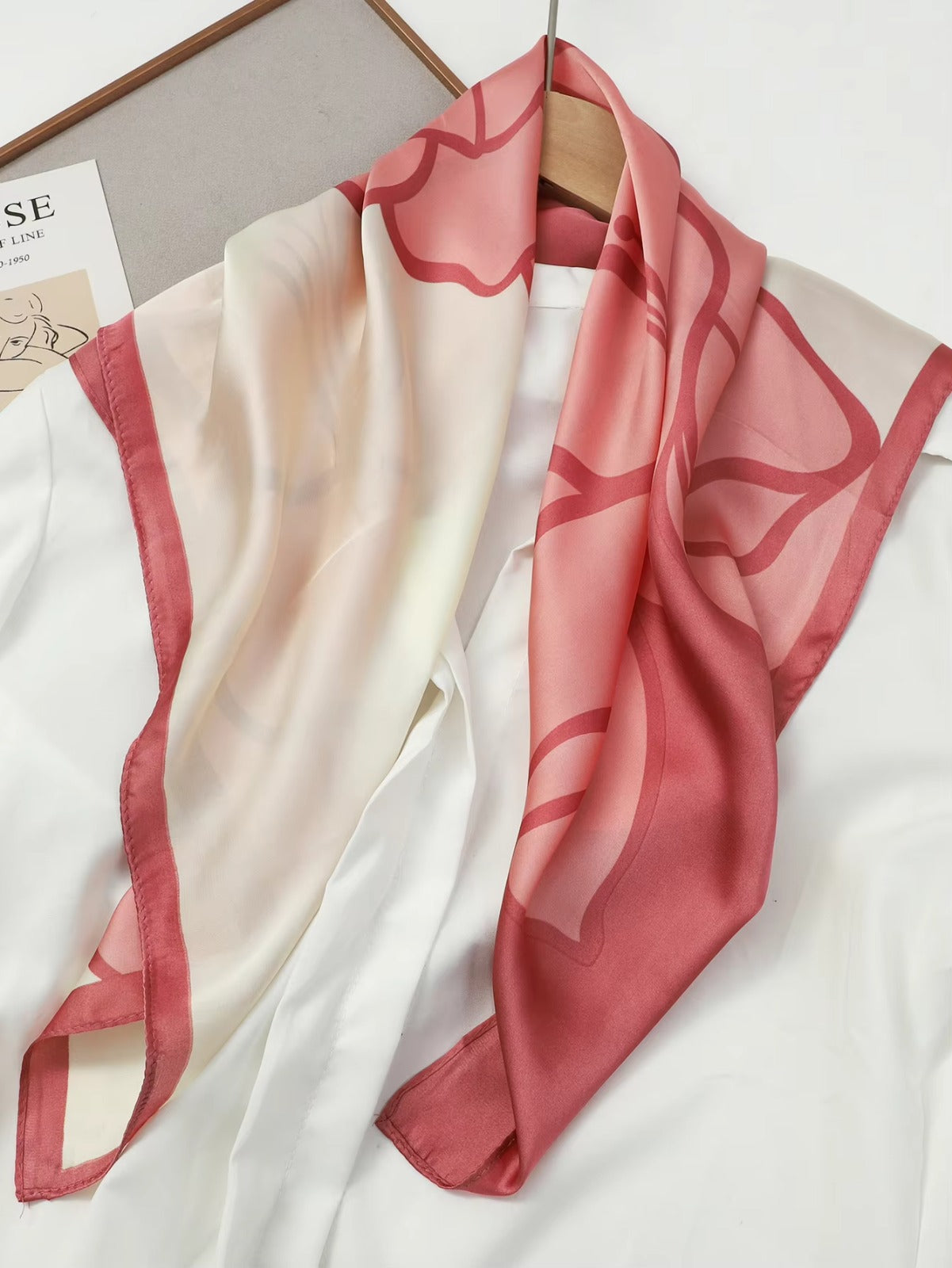 Lenço Estampado Toque de Seda Petalo