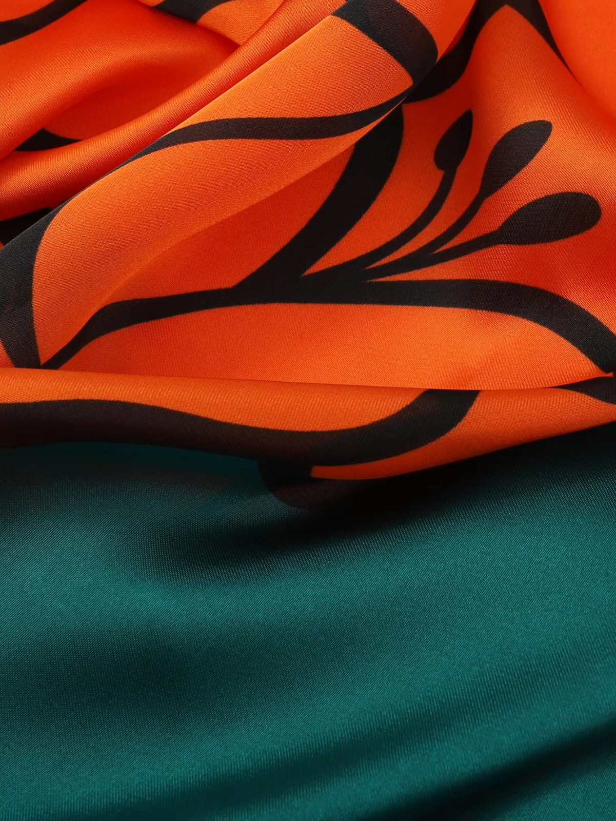 Lenço Estampado Toque de Seda Petalo