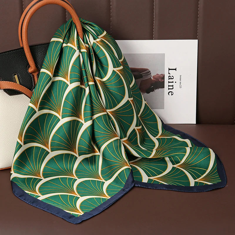 Lenço Estampado Toque de Seda Pavone