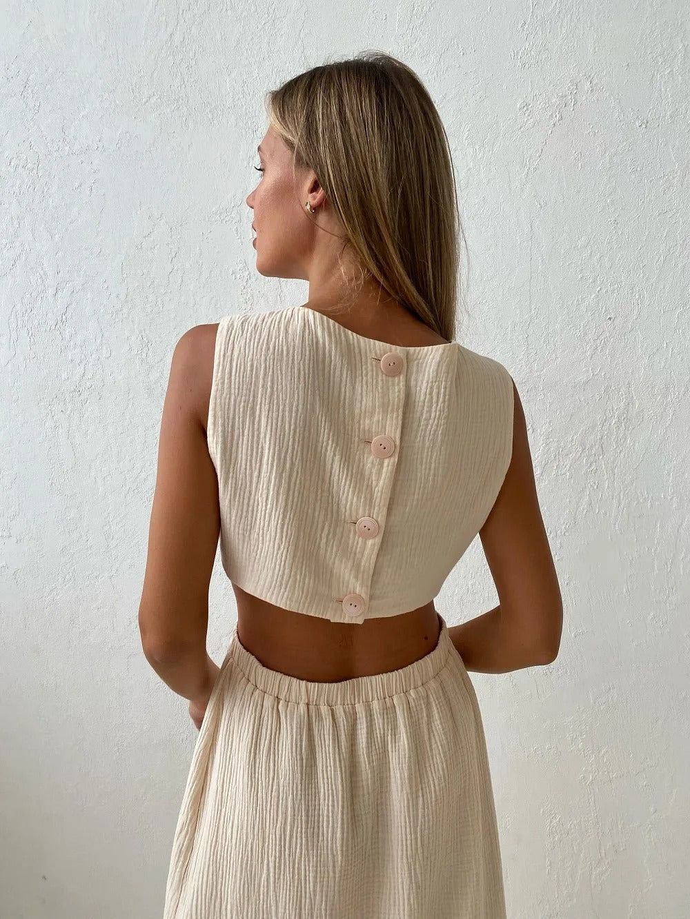 Vestido Midi Vazado Lateral Fechamento Botão Crepe Ágatha